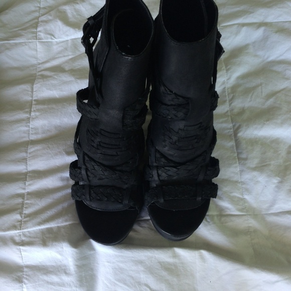 MIA MLE limited edition shoes - Picture 2 of 4